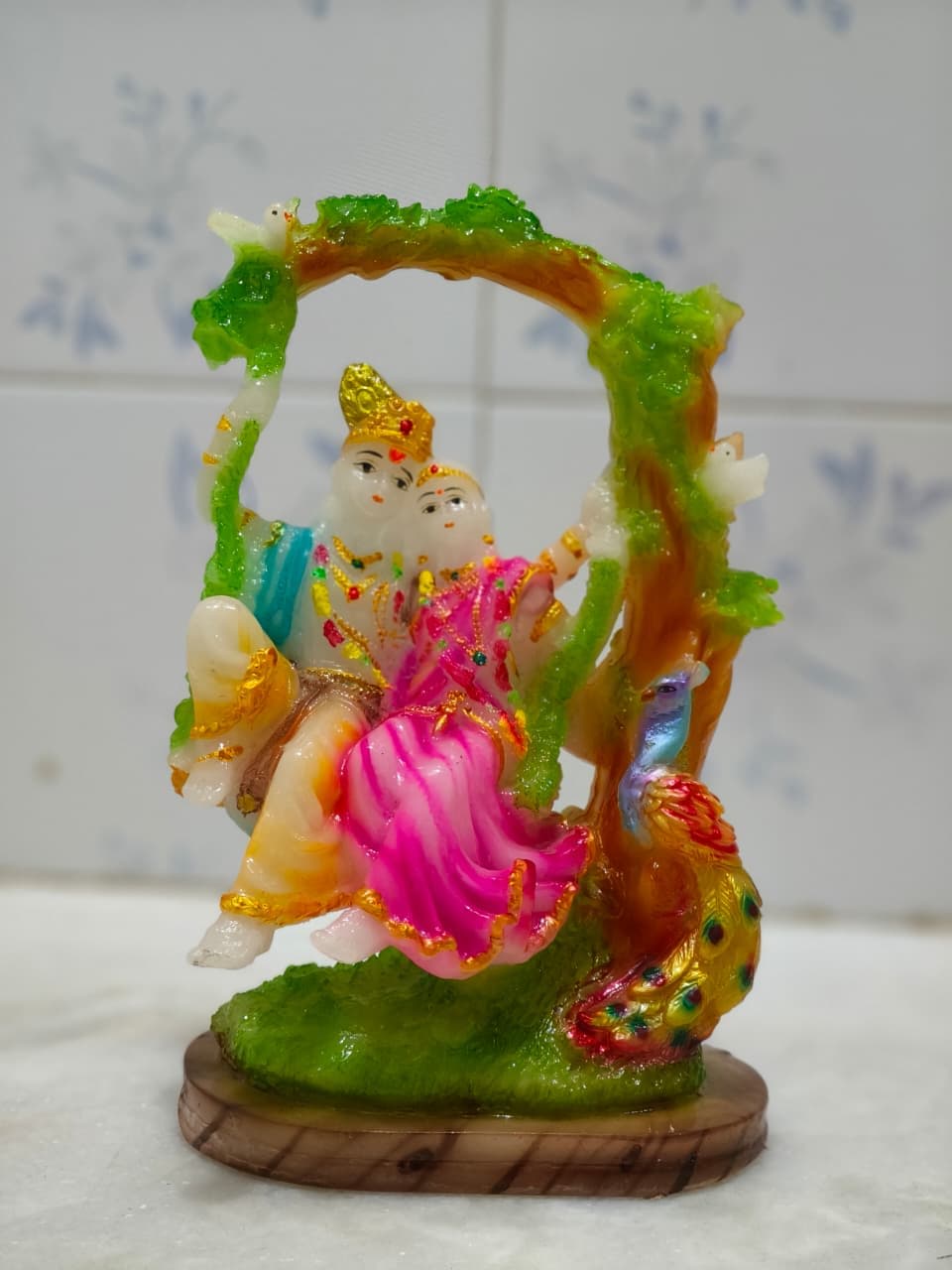 🦚 **Radha Krishna Decorative Showpiece with Peacock**